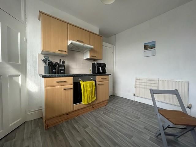 Property photo 3 of 6 Kitchen.Jpg