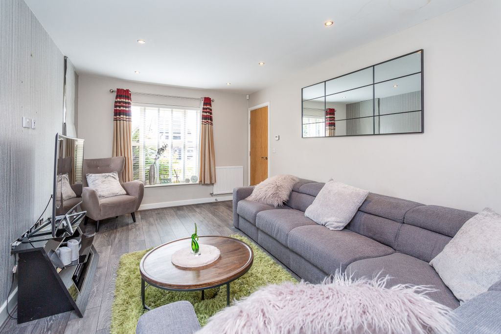 Property photo 3 of 28 Loungeb