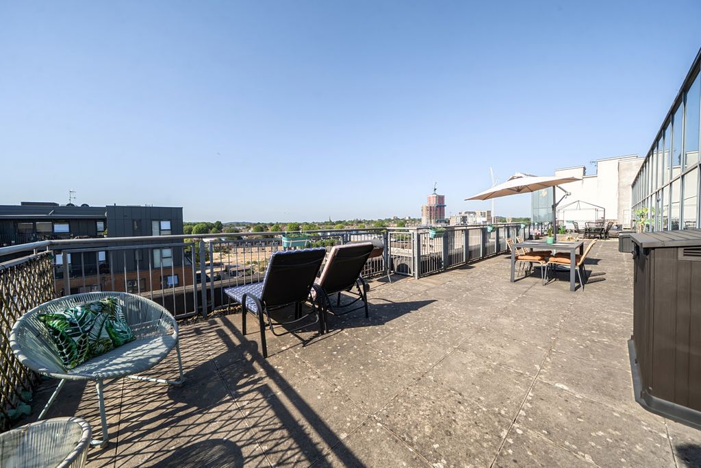 Property photo 1 of 18 1466663-2-6A17154...