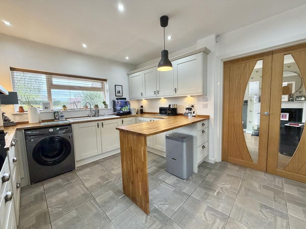 Property photo 2 of 15 Kitchen