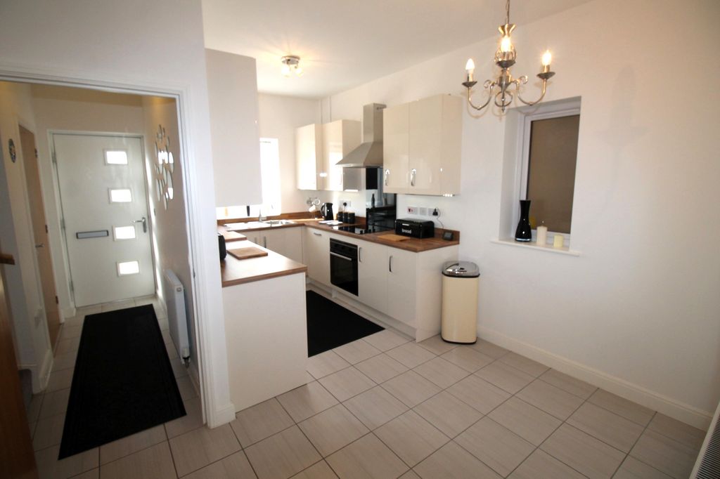 Property photo 2 of 20 Kitchen/Dining Room