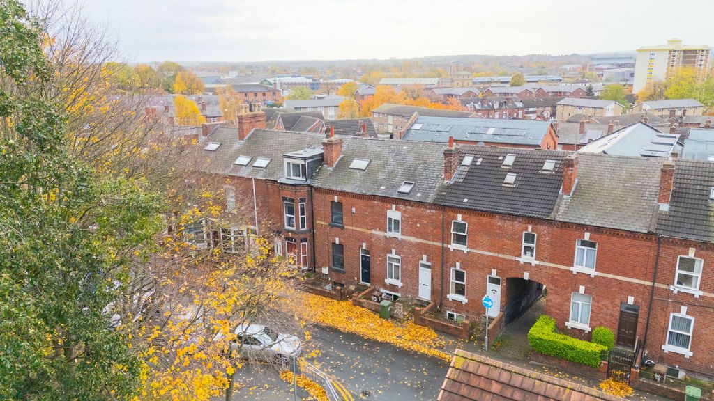 Property photo 2 of 28