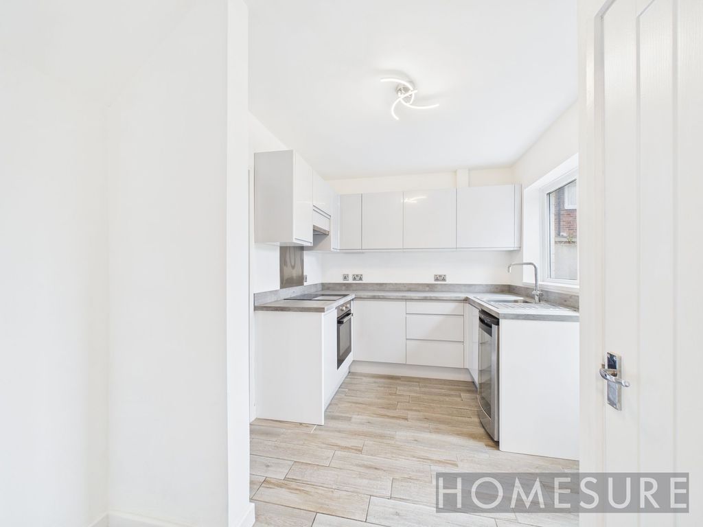 Property photo 3 of 28