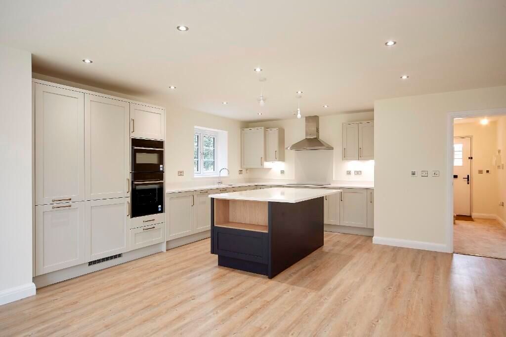 Property photo 2 of 8 Photo 7