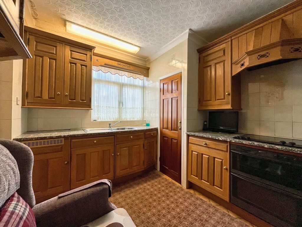 Property photo 2 of 36
