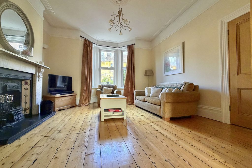 Property photo 3 of 19
