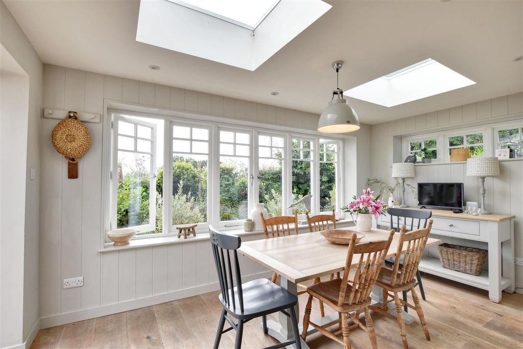 Property photo 2 of 30