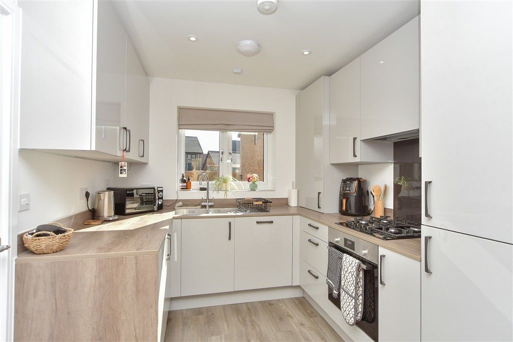 Property photo 3 of 9 Kitchen