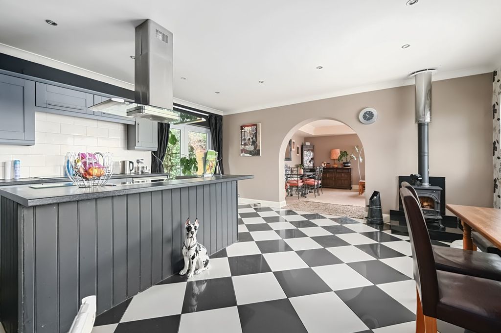 Property photo 2 of 21 Kitchen Diner