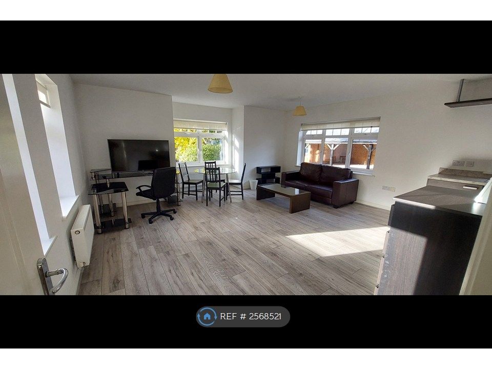 Property photo 1 of 17 Living Room