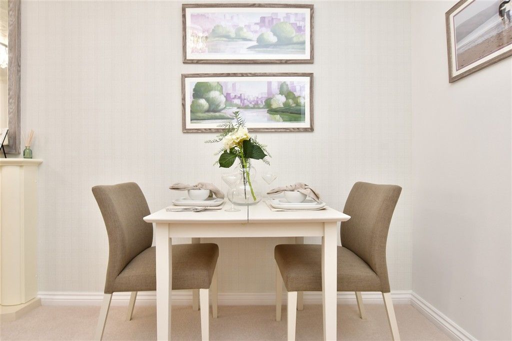 Property photo 3 of 7 Dining Area