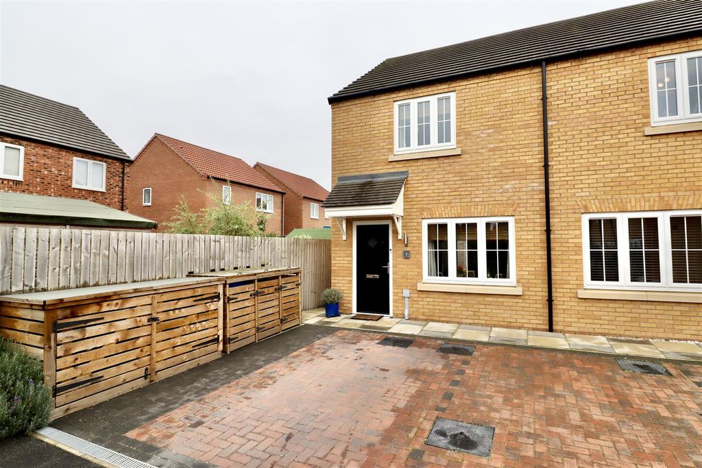 Property photo 2 of 11