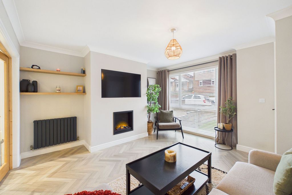 Property photo 2 of 20