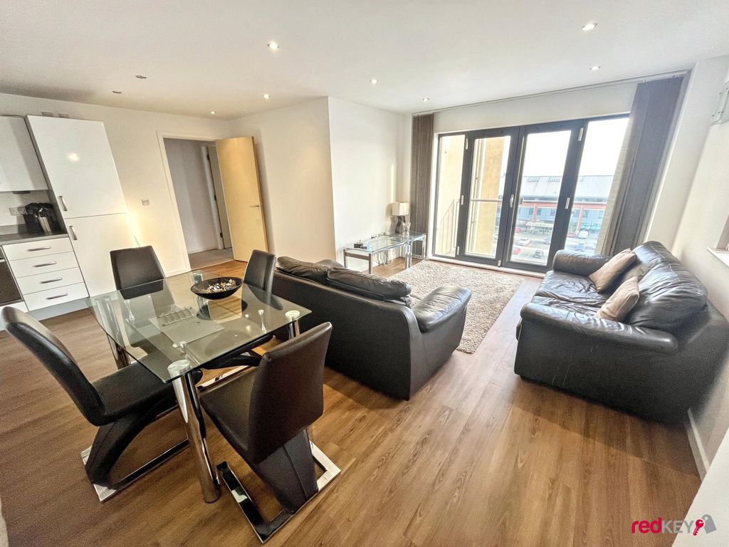 Property photo 3 of 11 Lounge