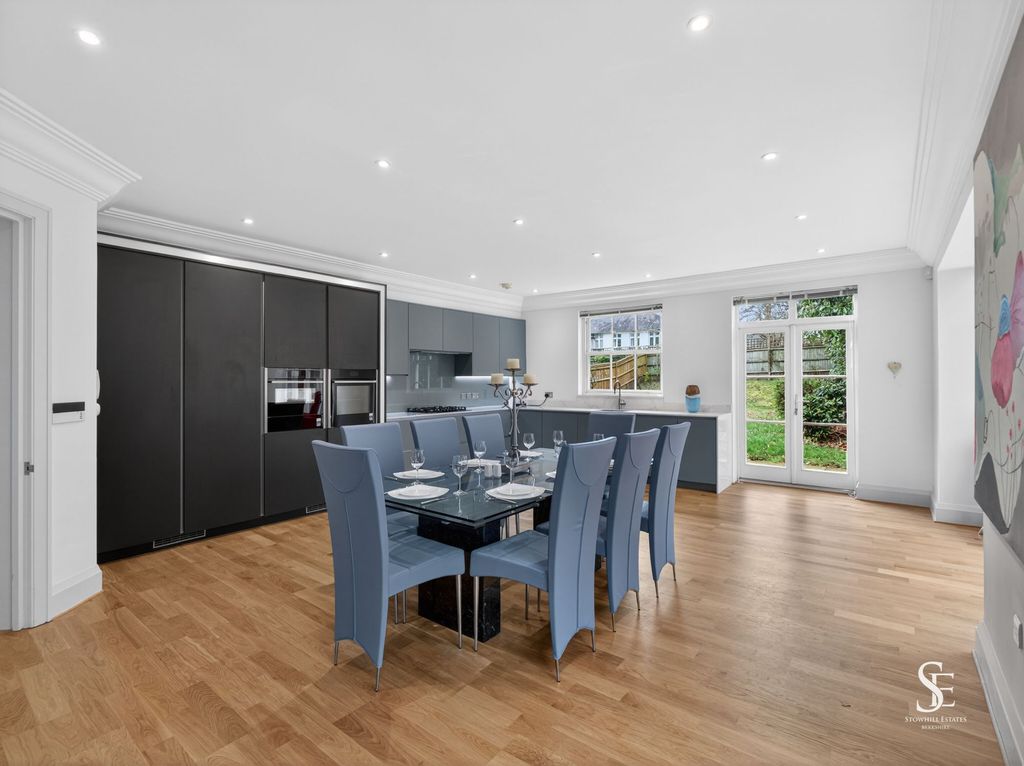 Property photo 3 of 31 Kitchen