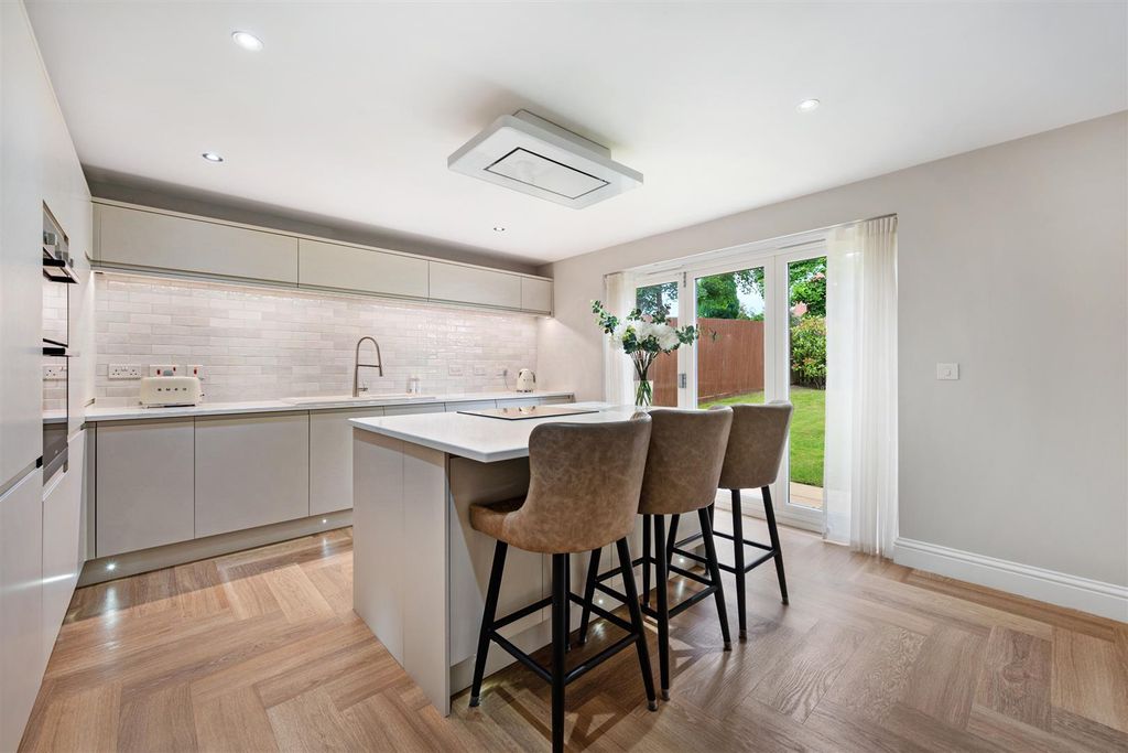 Additional image 8 of 6 bed detached house to rentAspen Drive, Scarcroft, Leeds LS14