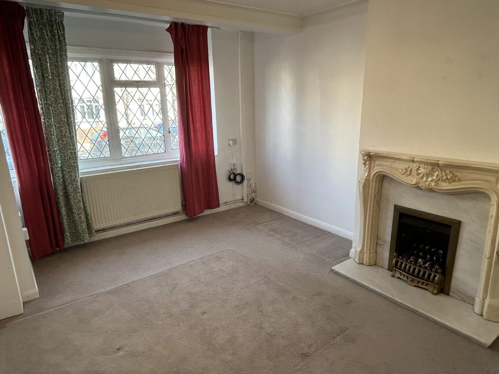 Property photo 2 of 10 Living Room