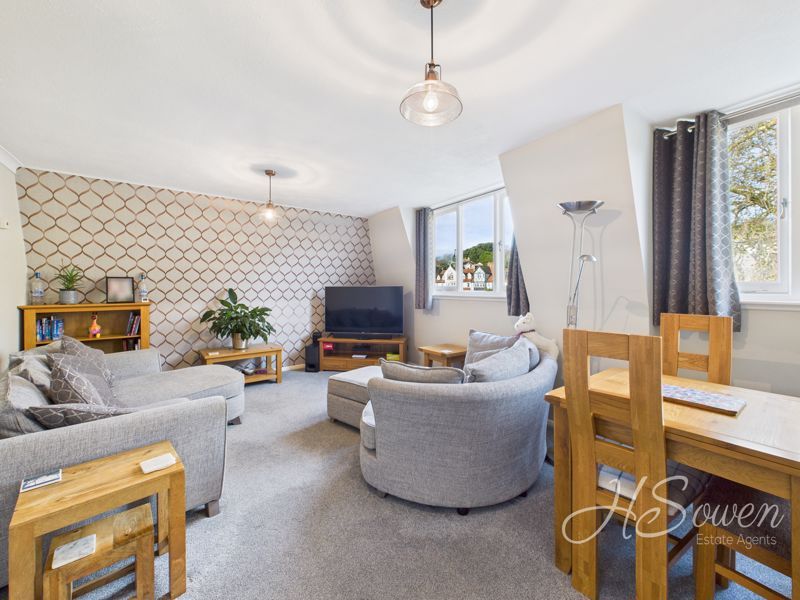 Property photo 3 of 10 Photo 4