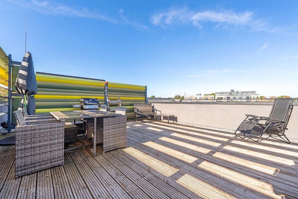 Property photo 2 of 15 Roof Terrace