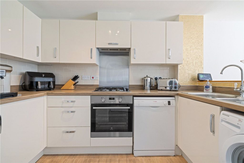 Property photo 3 of 20 Kitchen