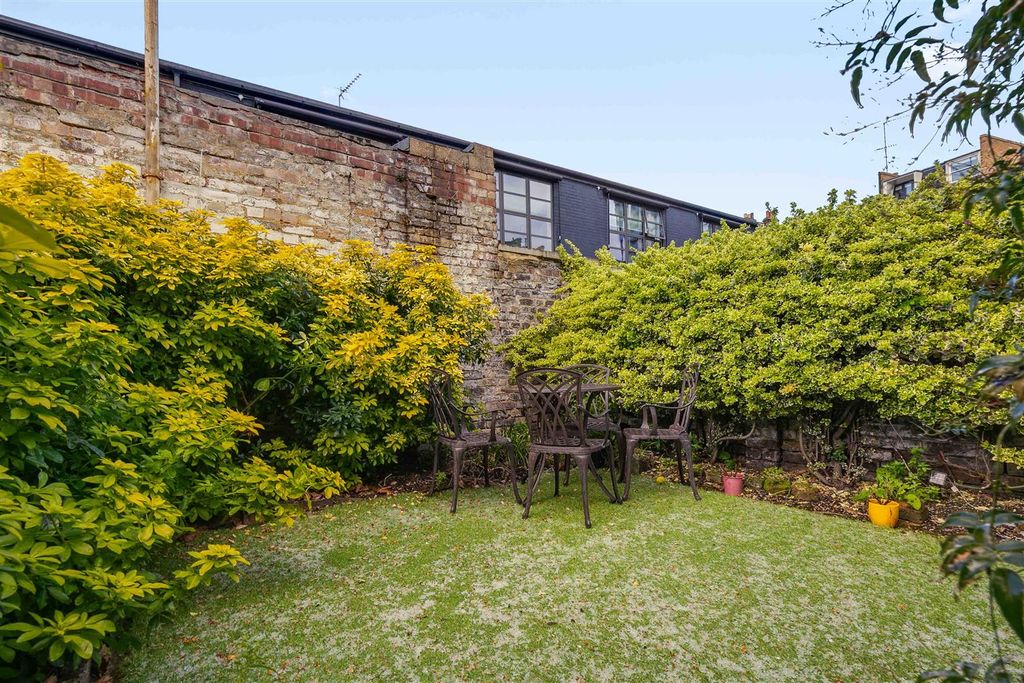 Property photo 3 of 16