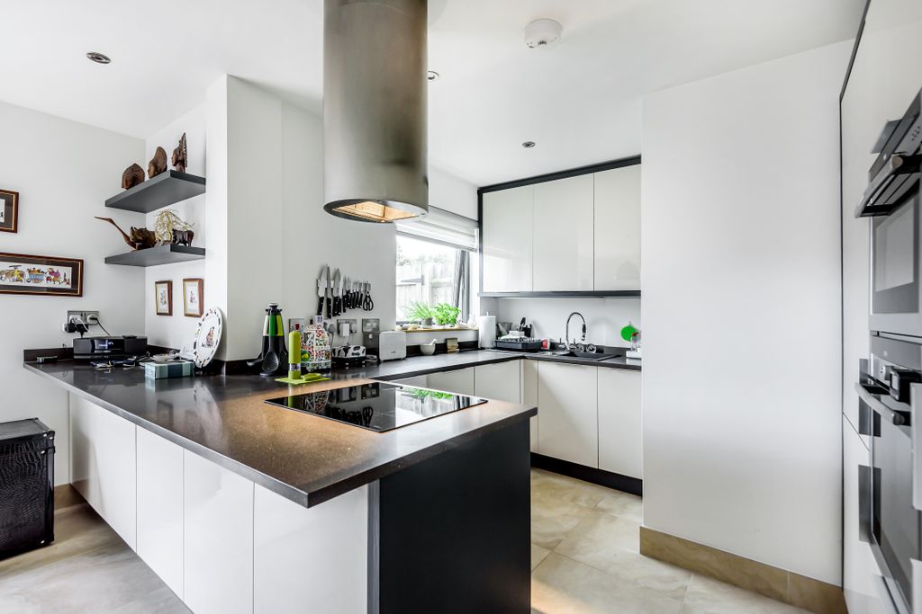 Property photo 2 of 11 777809 (4)