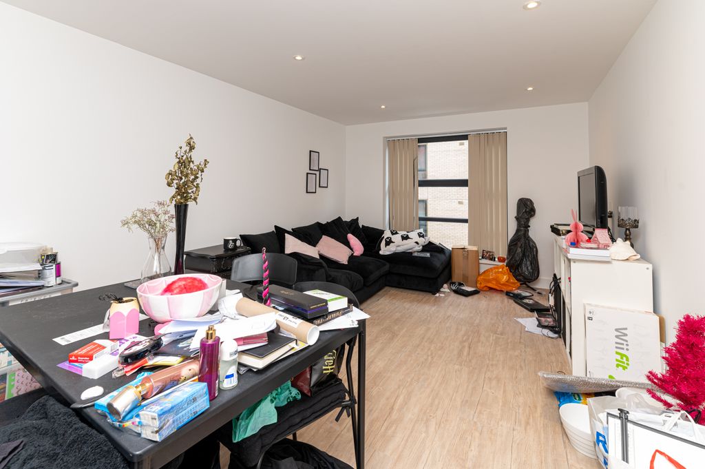 Property photo 3 of 14 01