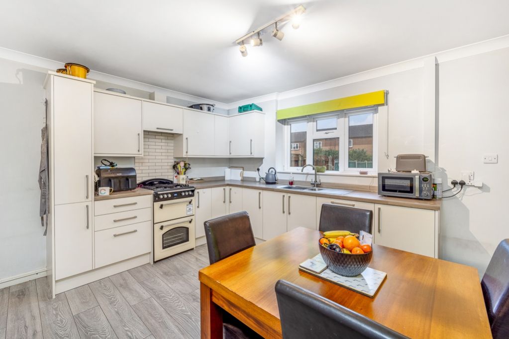Property photo 3 of 20 166 Queens Road (Spalding)-14