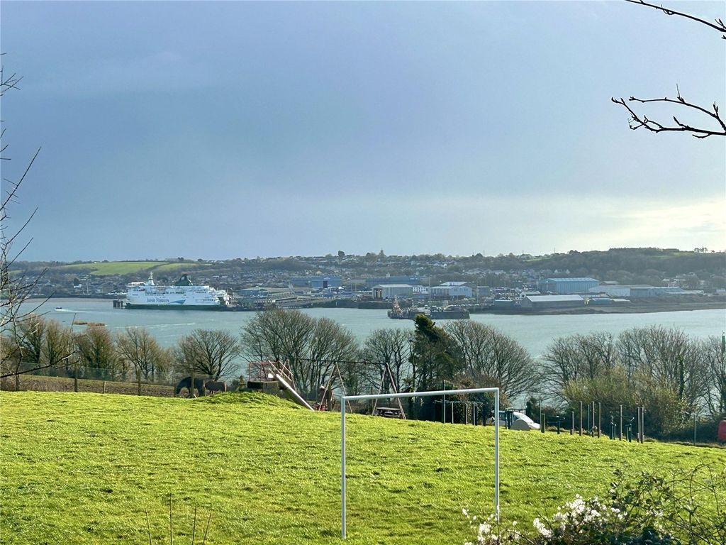 Property photo 2 of 19 Picture No. 14