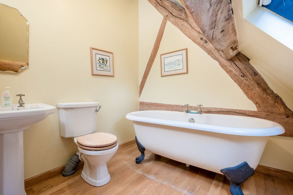 Property photo 2 of 25