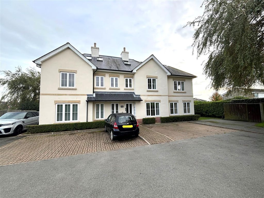 Property photo 1 of 10 Front