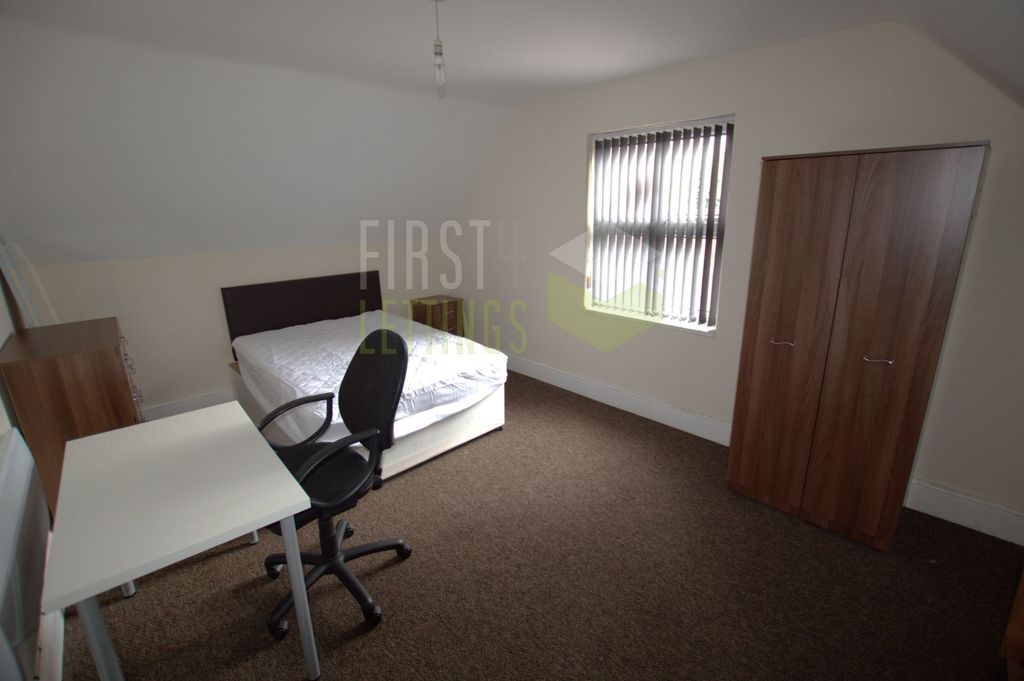 Property photo 1 of 10 Photo 9