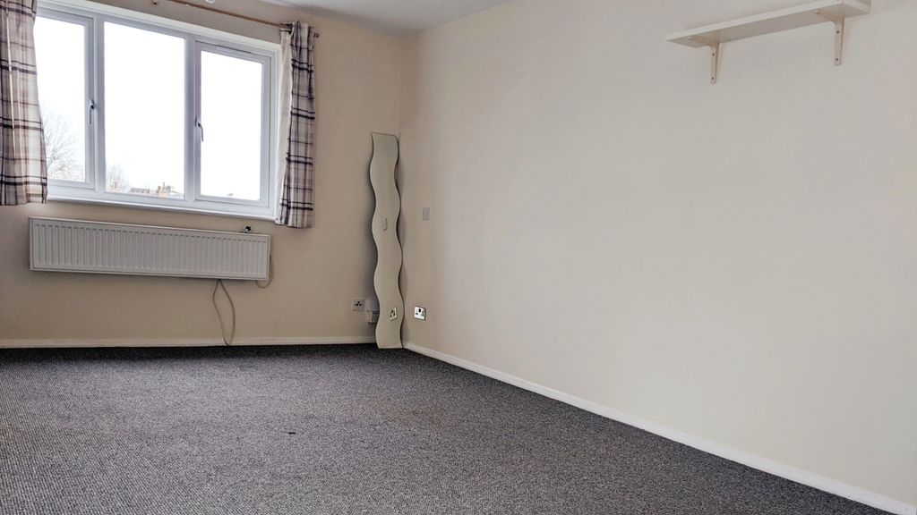 Property photo 2 of 5 Living Room