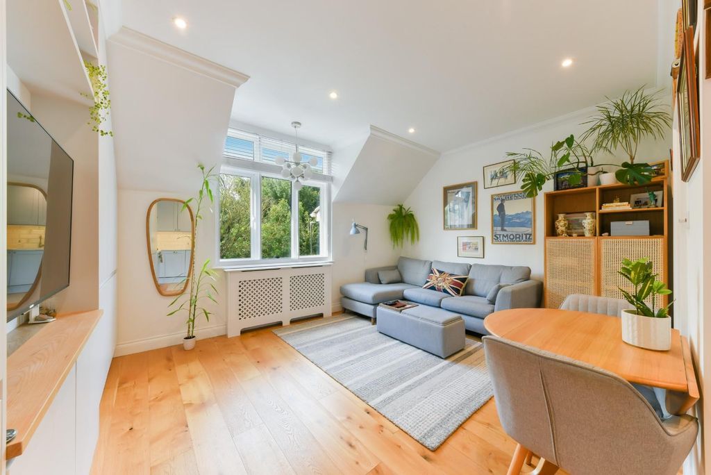 Property photo 1 of 14 Coombe Lane, - (8).Jpg