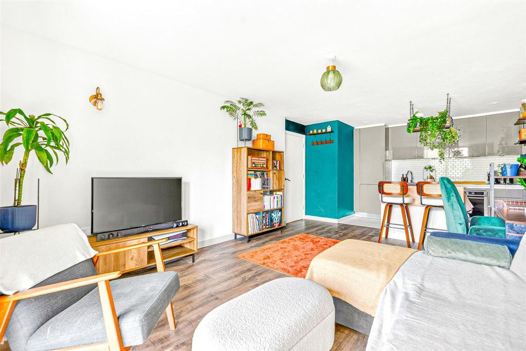 Property photo 3 of 9