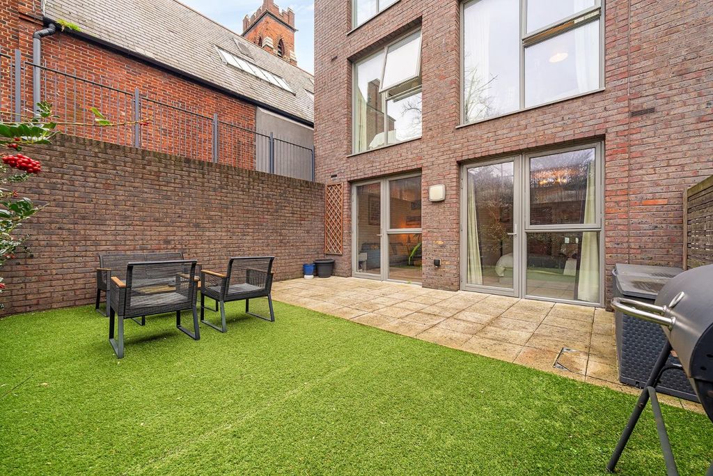 Property photo 2 of 15 Garden (2).Jpg