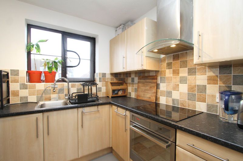 Property photo 3 of 7 Kitchen