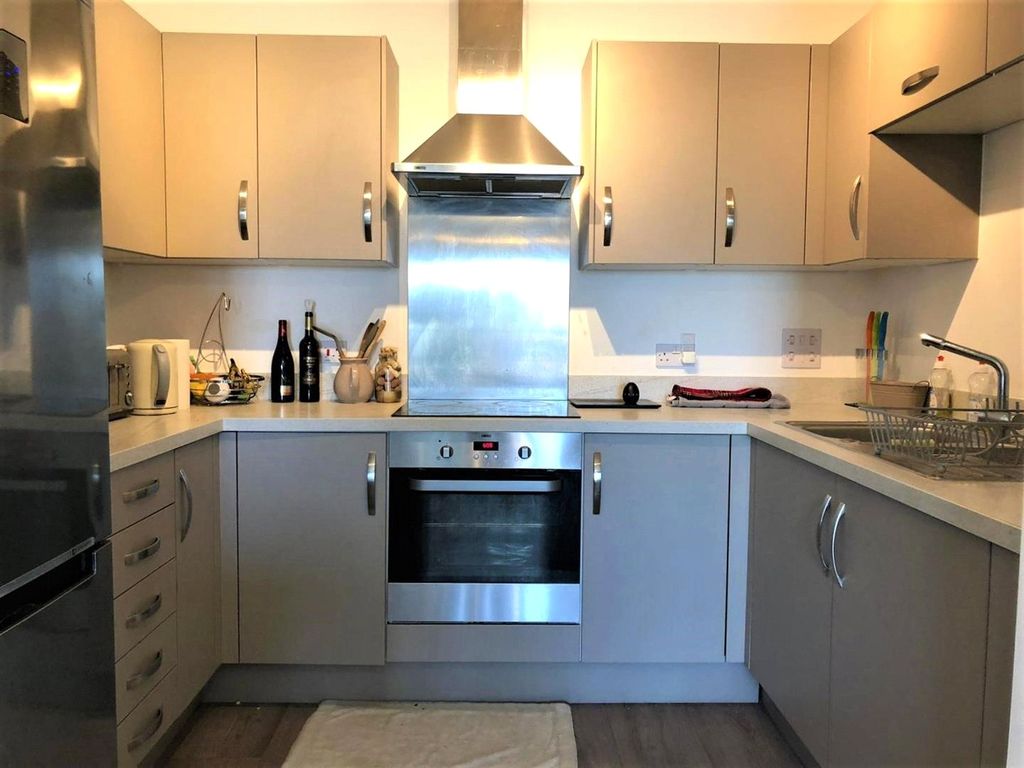 Property photo 3 of 6 Kitchen