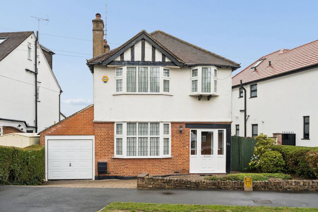Property photo 1 of 17