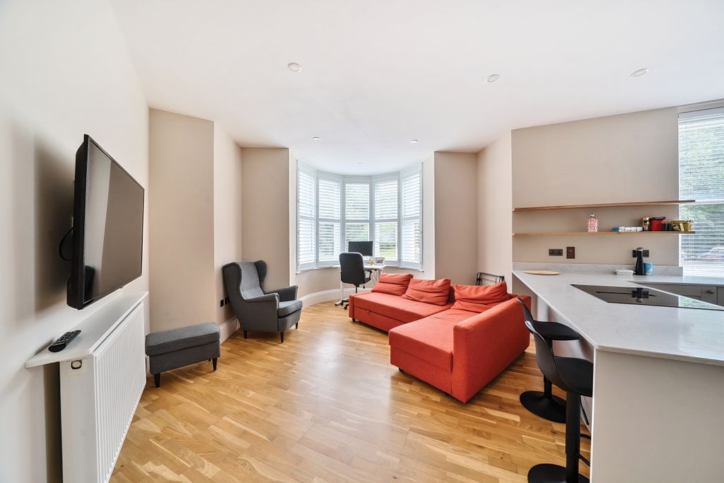 Property photo 2 of 8