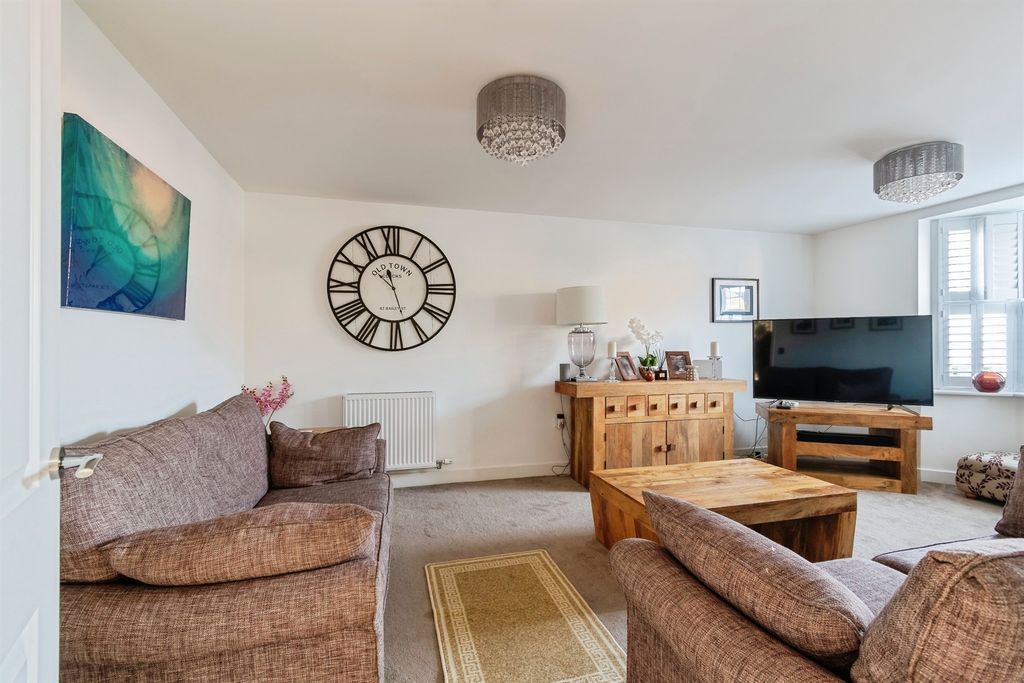 Property photo 2 of 31