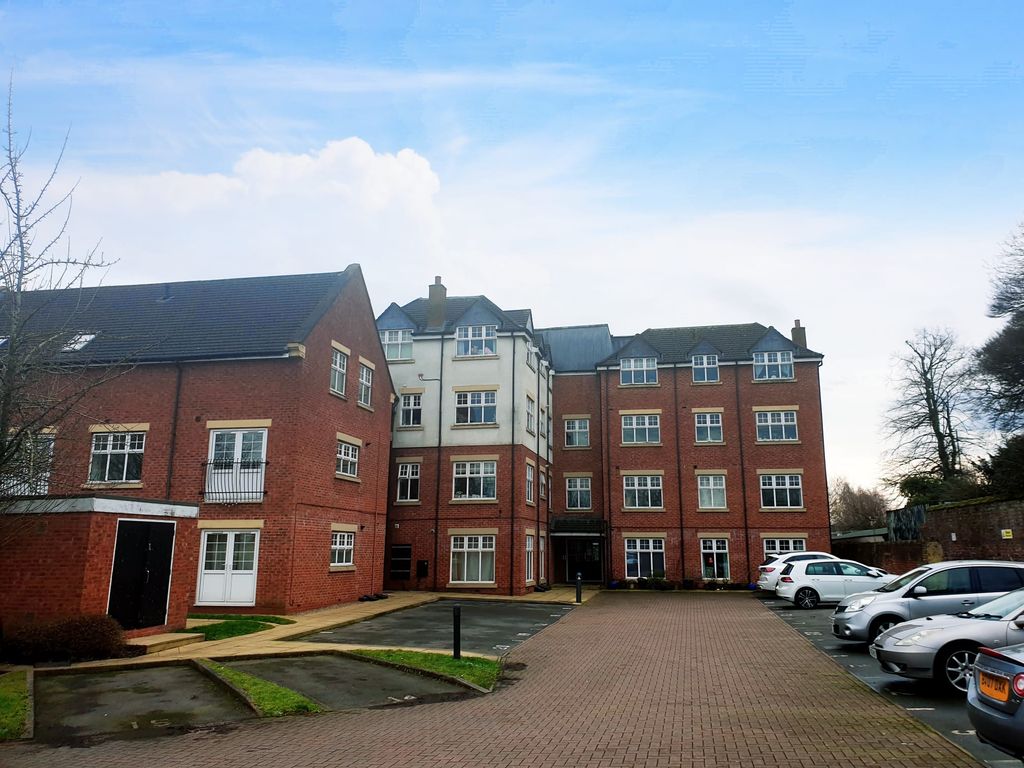 Property photo 1 of 7 Communal Entrance Door:
