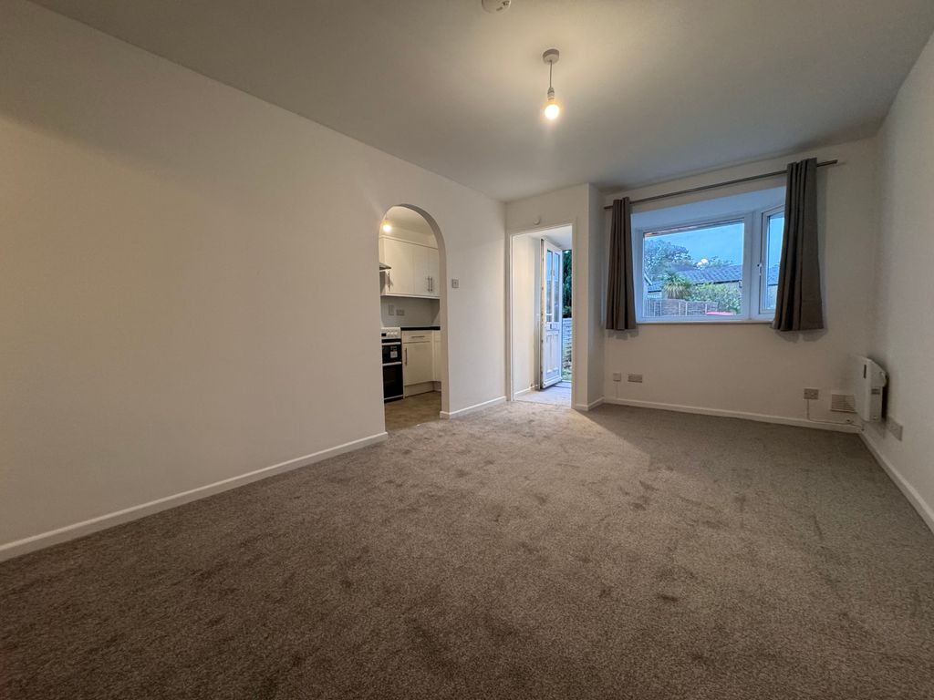 Property photo 3 of 11 Living Room