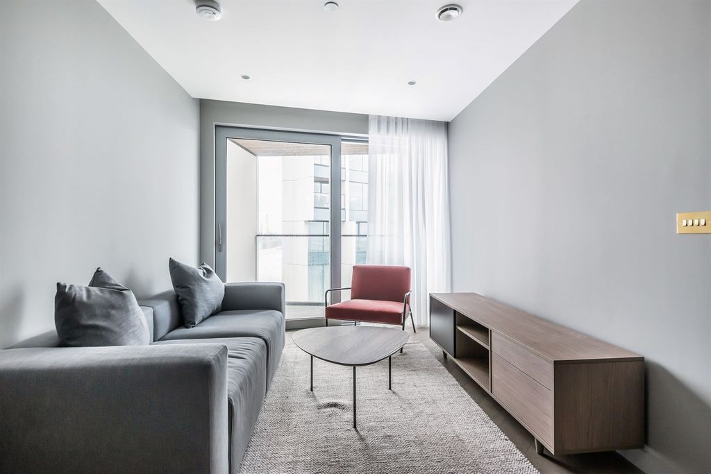 Property photo 2 of 18 Reception