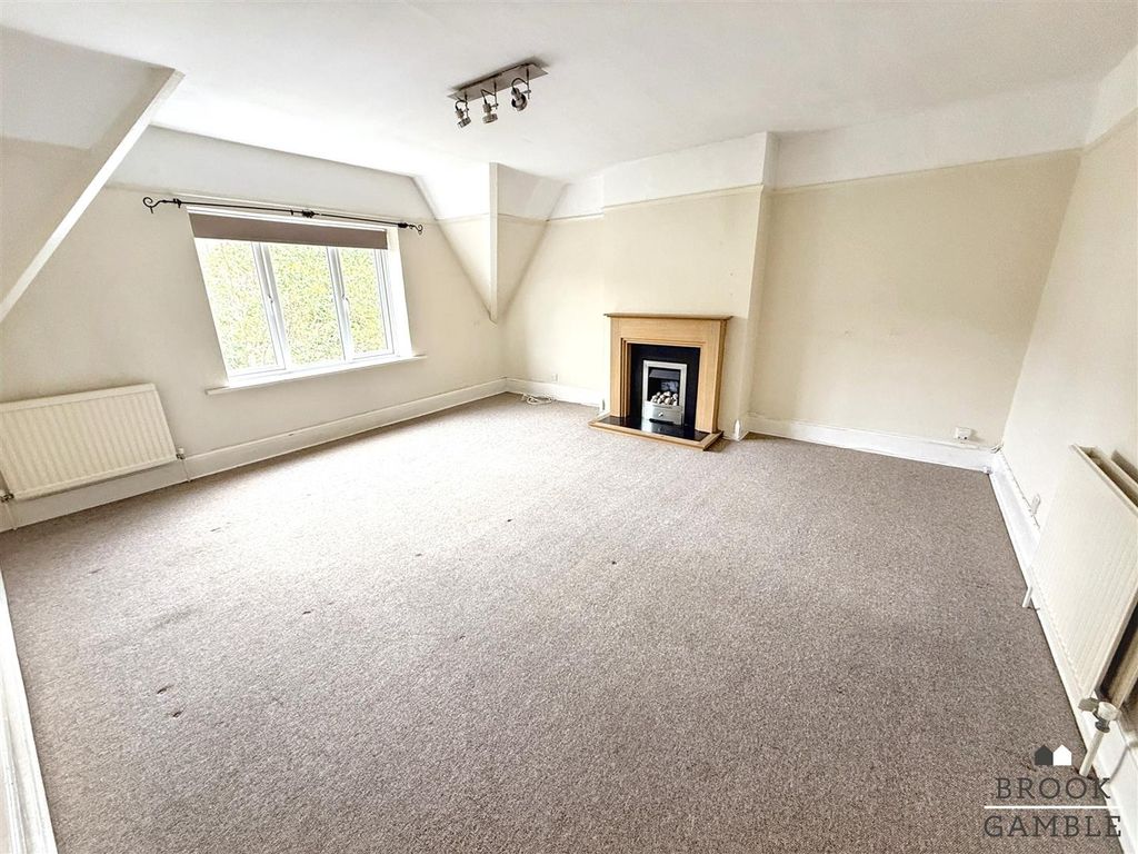 Property photo 2 of 8 01323 438506