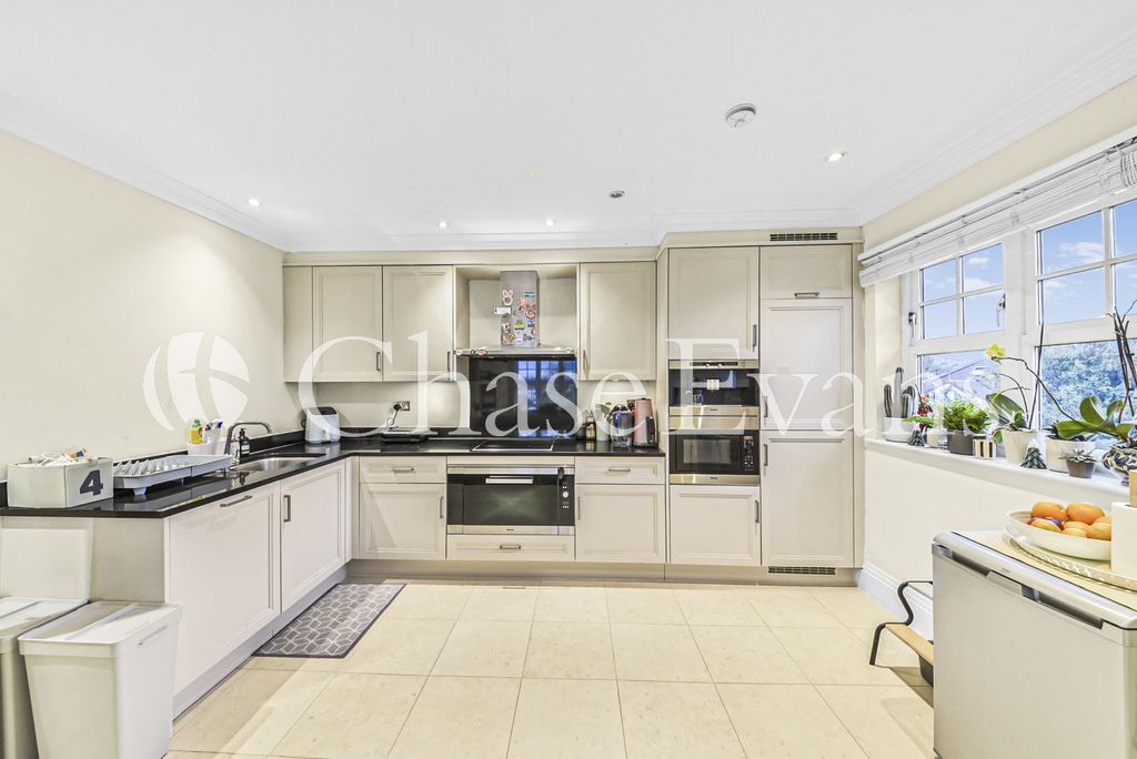 Property photo 2 of 12 Kitchen