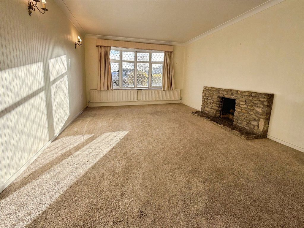 Property photo 2 of 16 Lounge