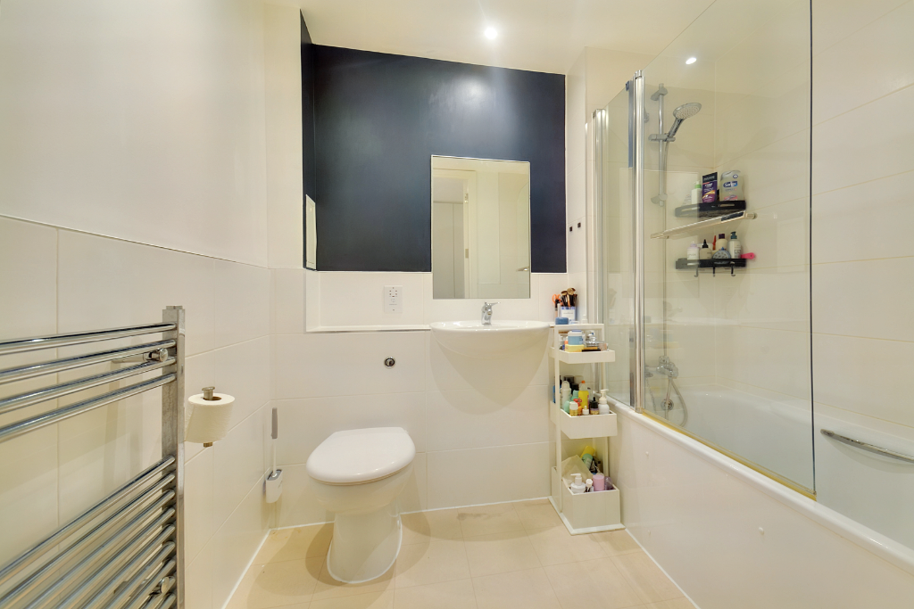 Property photo 2 of 13 Bathroom (Portal Size).Jpg