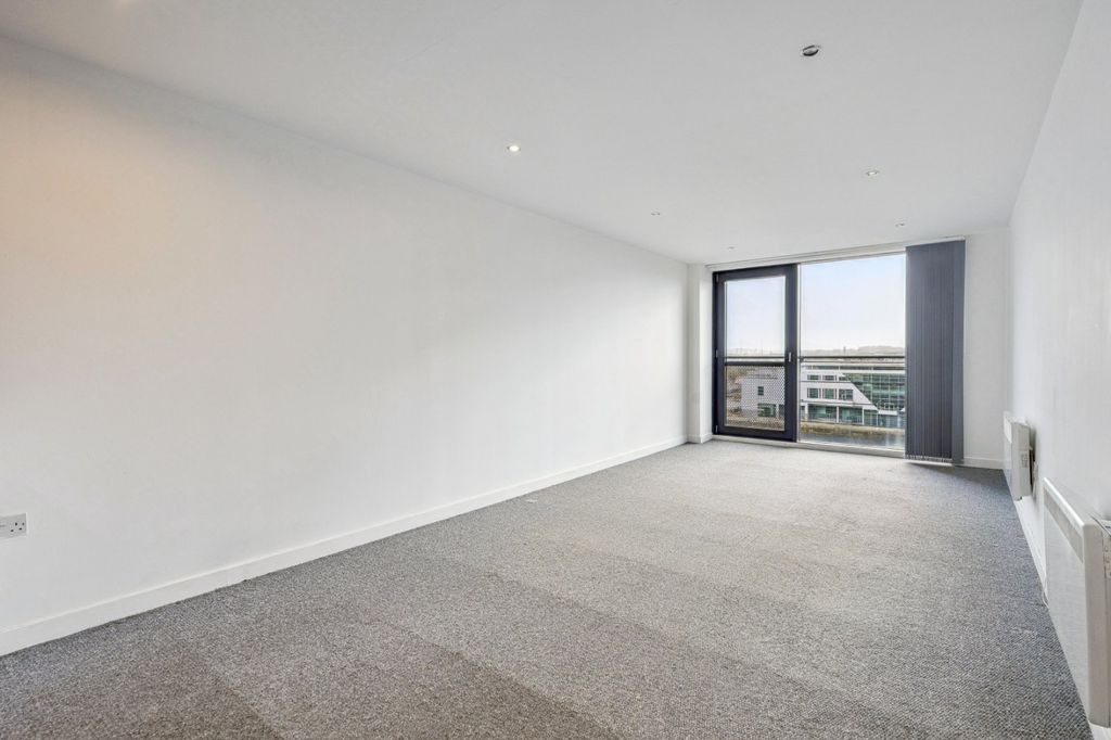 Property photo 2 of 17 Picture No. 25