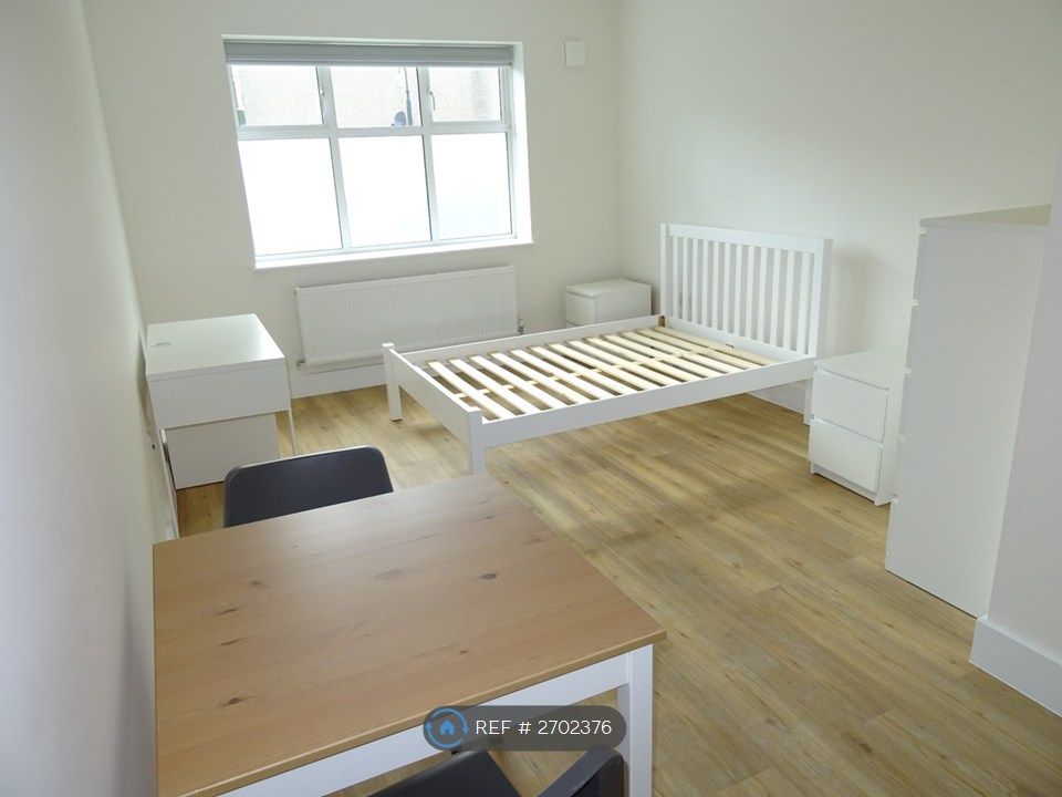 Property photo 1 of 9 Room d